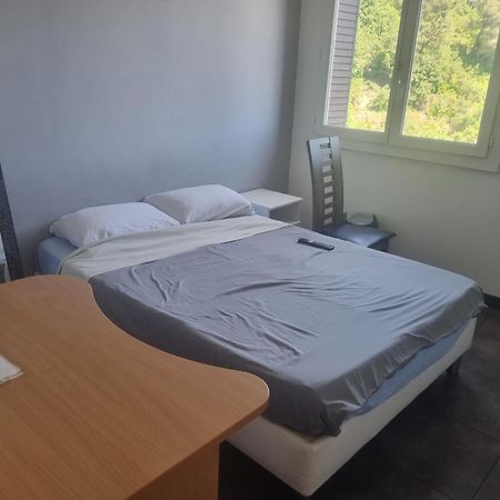 New Cheap Private Room, Kitchen , Overwieuw Sea,Tram On Spot, 12 Minutes From Nice Train Station With Tram , Beach In 17 Min Tram , Chambre Privee Pas Cher, Cuisine Equipee , Tram Sur Place, Apercu Mer, 12 Min De La Gare De Nice Avec Le Tram, 17 Min ห้อง รูปภาพ