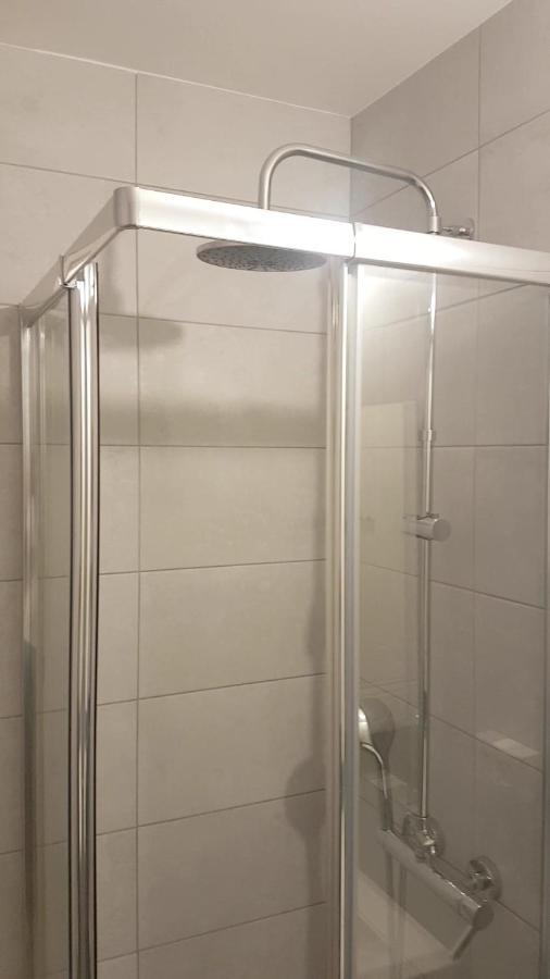 New Cheap Private Room, Kitchen , Overwieuw Sea,Tram On Spot, 12 Minutes From Nice Train Station With Tram , Beach In 17 Min Tram , Chambre Privee Pas Cher, Cuisine Equipee , Tram Sur Place, Apercu Mer, 12 Min De La Gare De Nice Avec Le Tram, 17 Min ภายนอก รูปภาพ